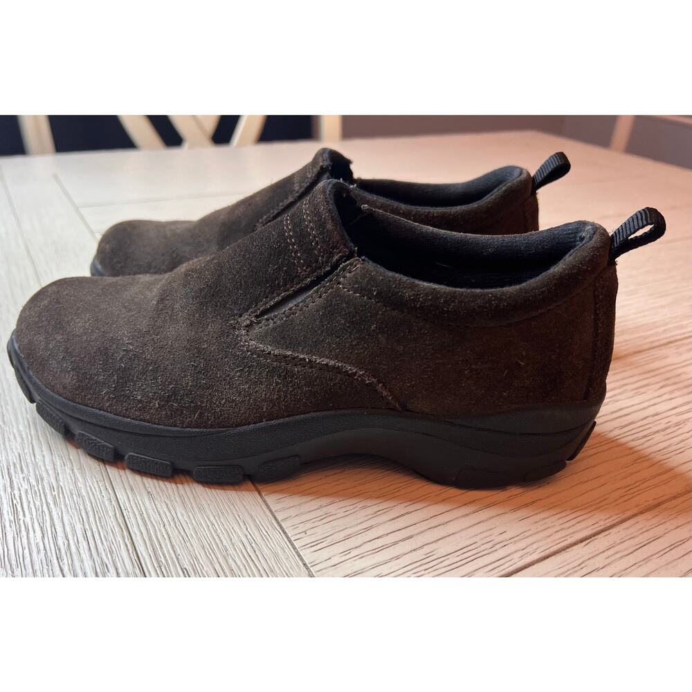 Lands‎ End ladies brown suede all weather slip on shoes. Size 7.